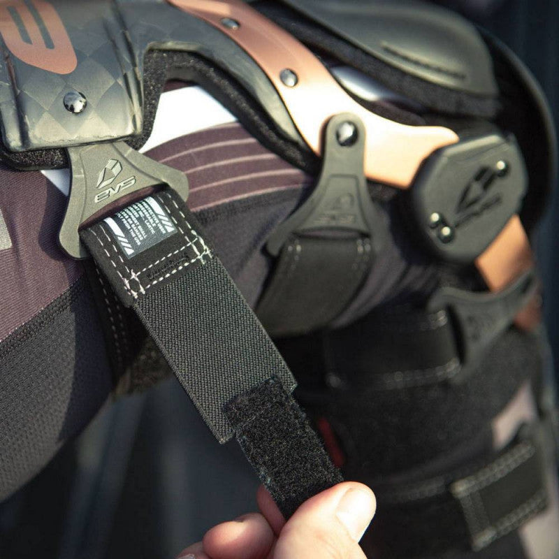 Protección Rodilleras Ortopédicas EVS AXIS PRO Negro-Cobre - URA Moto