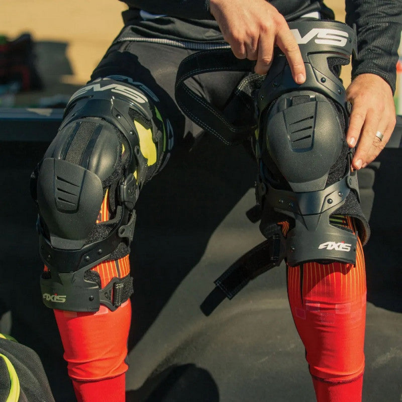 Protección Rodilleras Ortopédicas EVS AXIS Sport Negro - URA Moto
