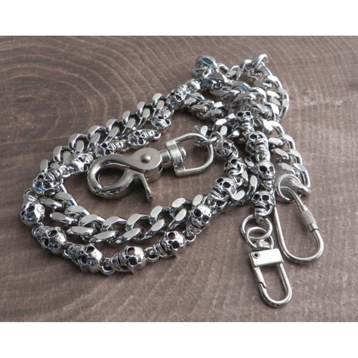 Cadena para billetera doble con correa cortada y calavera de peltre de Amigaz